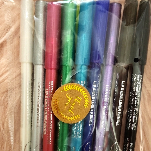Brand New DAVIS WATERPROOF EYELINER & LIP LINER-12 CT. - Picture 3 of 3